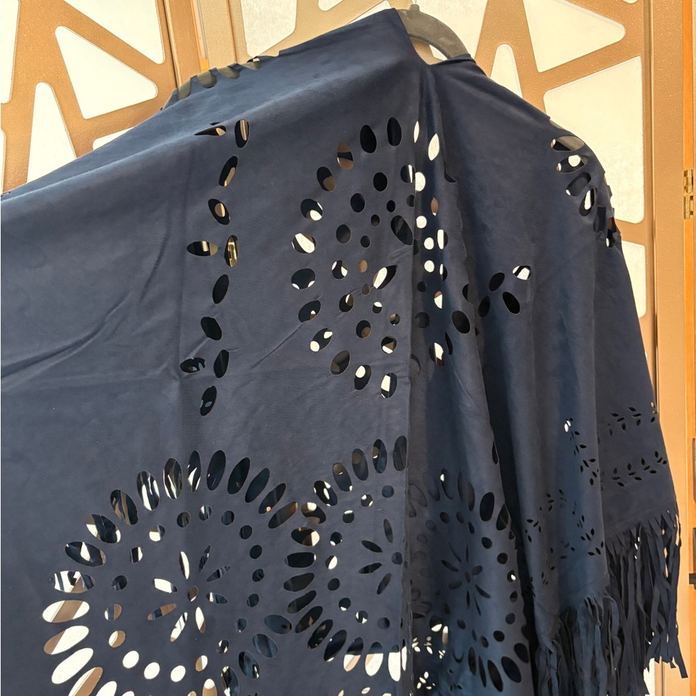 NWT Anthropologie Raj vegan leather fringed shawl with cutout design - Picture 8 of 9